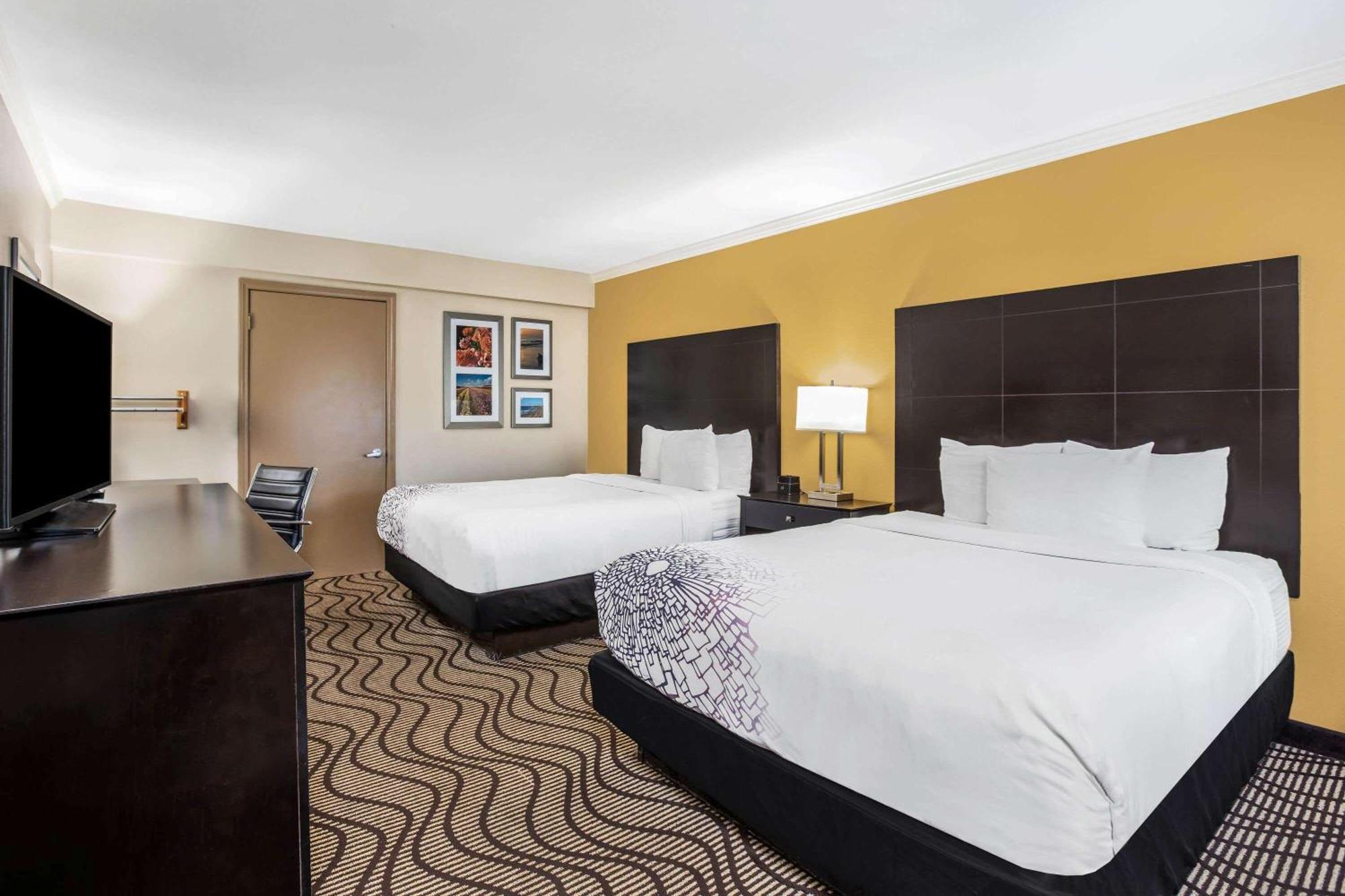 Queen Room with Two Queen Beds - Mobility Access/Non-Smoking,1275700402:JPEG