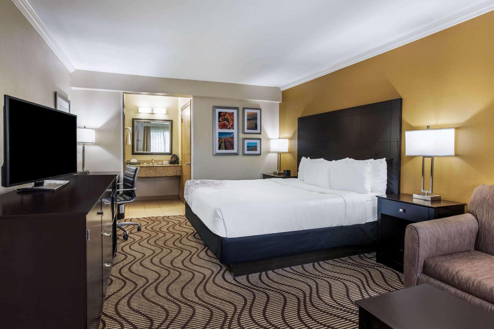 Deluxe King Room,1275700339:JPEG