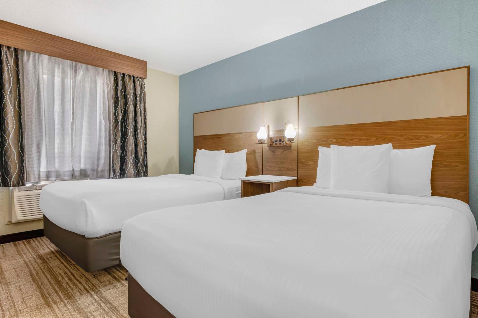 Two-Bedroom Suite One King Two Double Beds Full Kitchen Living Room Non-Smoking,1659459340:JPEG